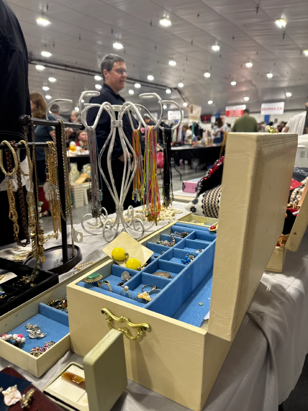 Garage sale Acadia rec centre