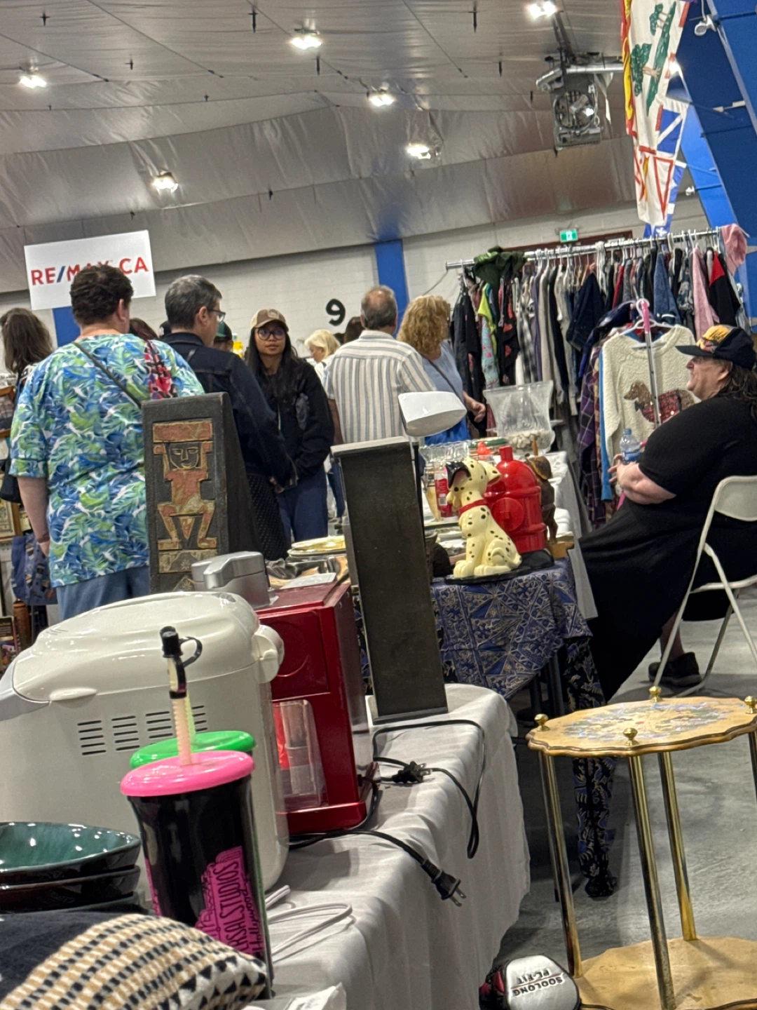 Garage sale Acadia rec centre - photo 3