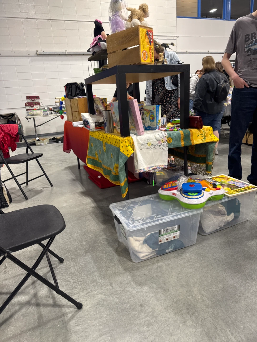 Garage sale Acadia rec centre - photo 2