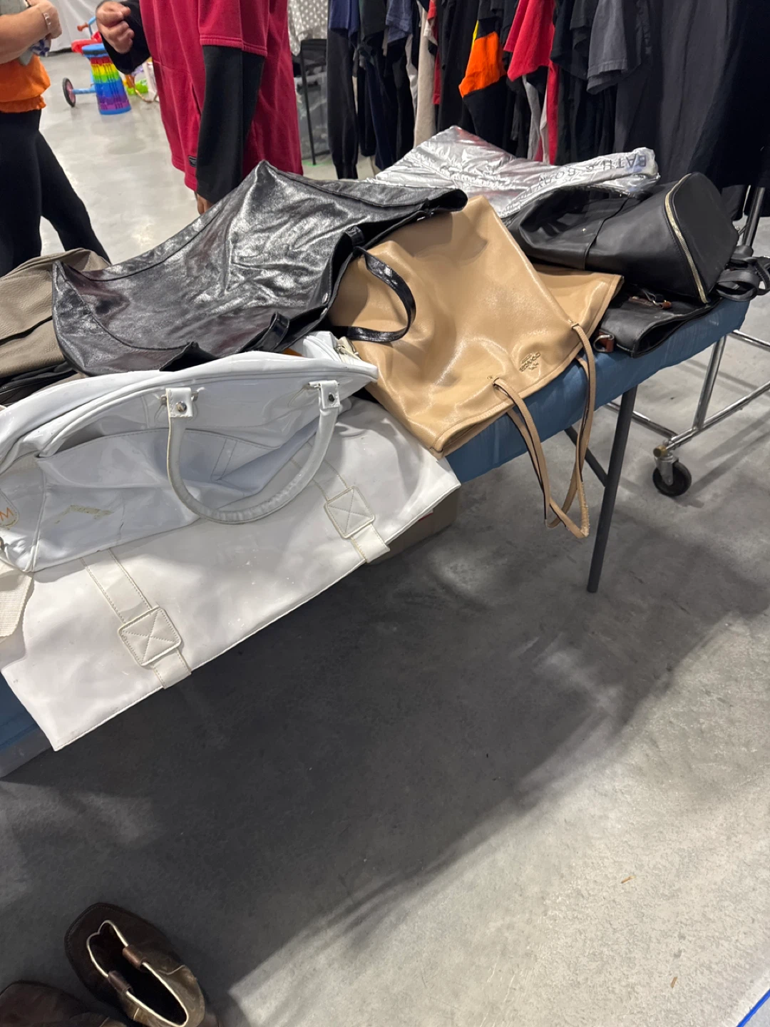 Garage sale Acadia rec centre - photo 5
