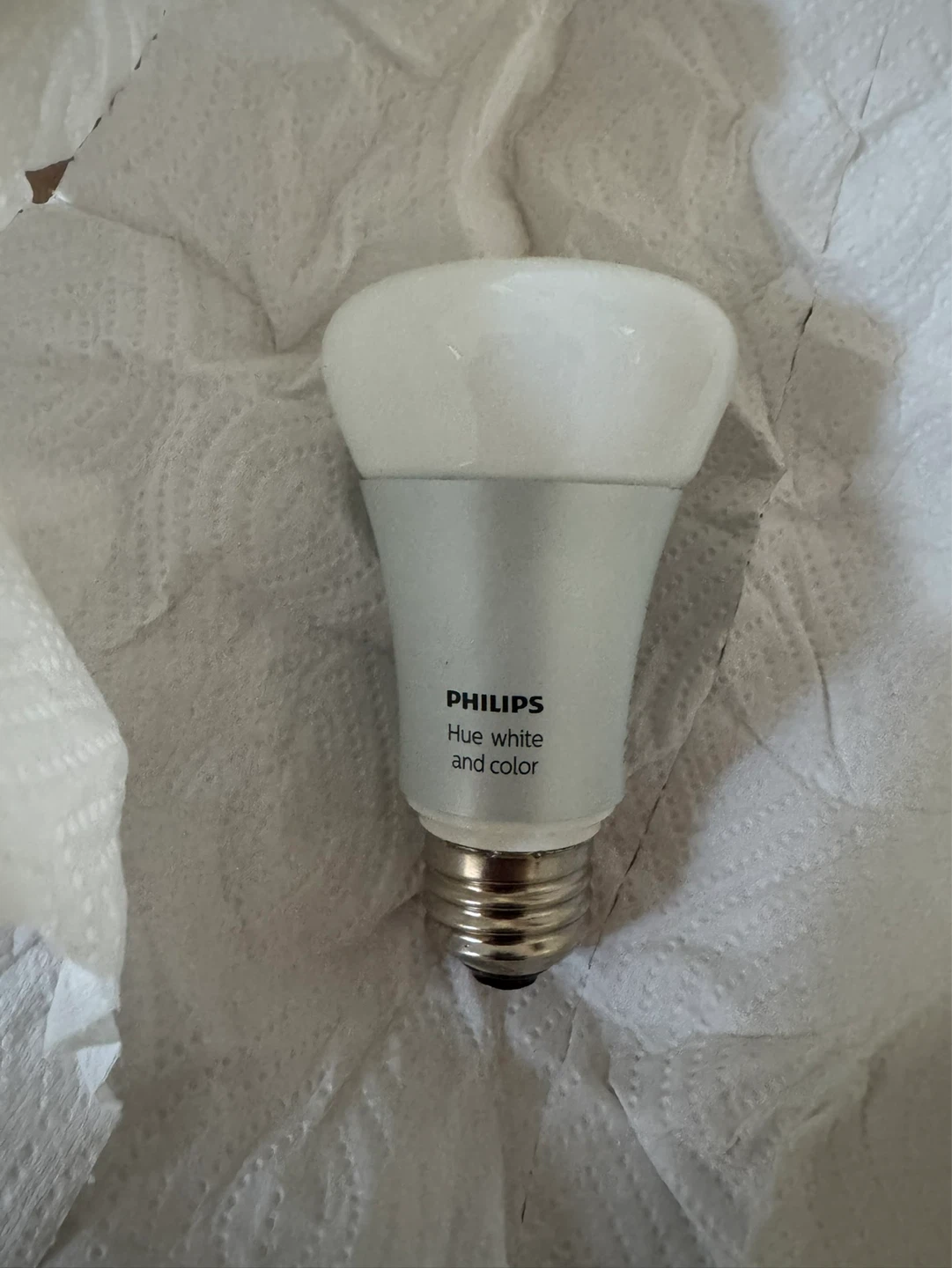 Philips Hue White and Color Smart Bulbs x 6 - photo 2