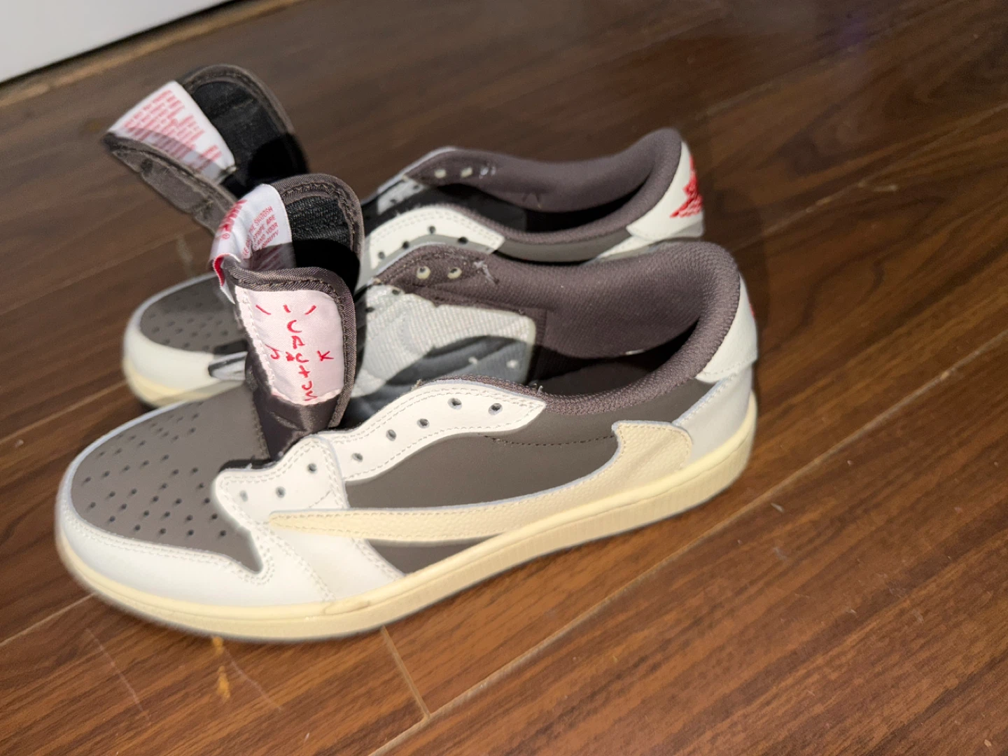 Travis Scott x Nike Air Jordan 1 Low OG - photo 2