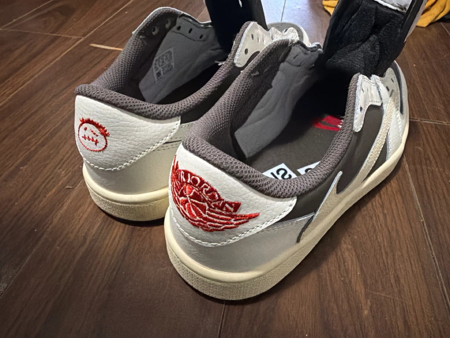 Travis Scott x Nike Air Jordan 1 Low OG - photo 3