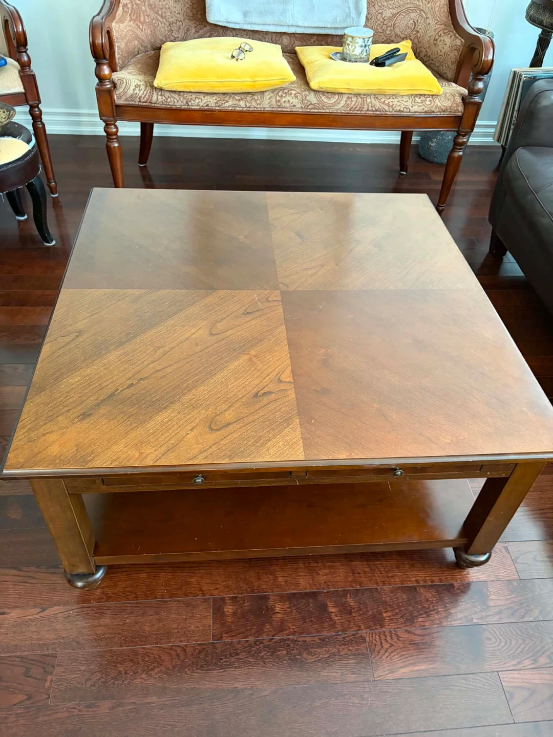 Wooden coffee table with pull-out extensions - photo 4