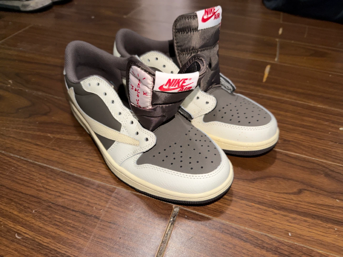 Travis Scott x Nike Air Jordan 1 Low OG - photo 4