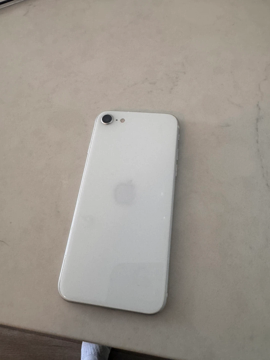 Apple iPhone SE (2nd Generation) - photo 3