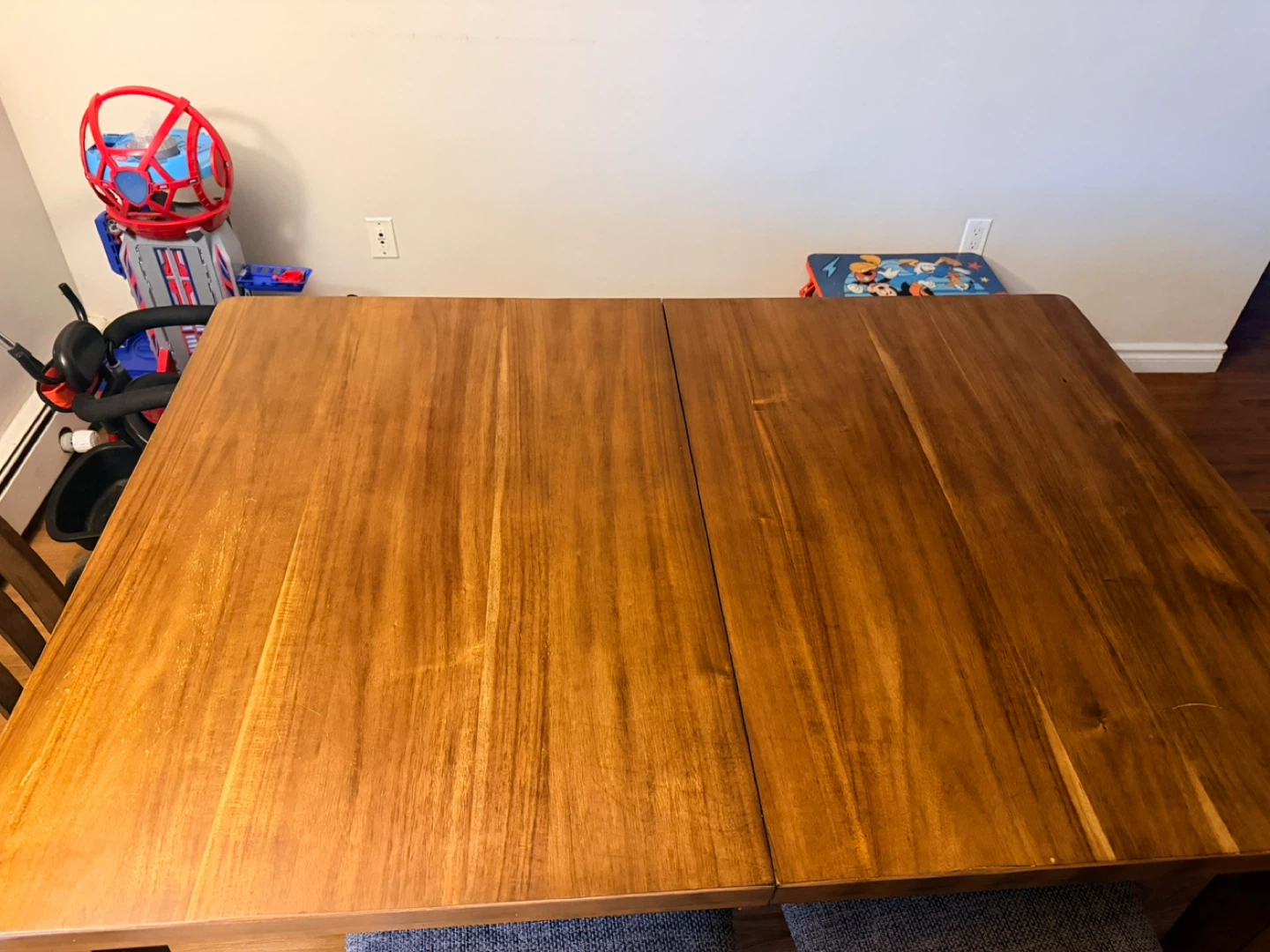 Moving out Sale - 6pc Ashley Ralene Dining Set - photo 4