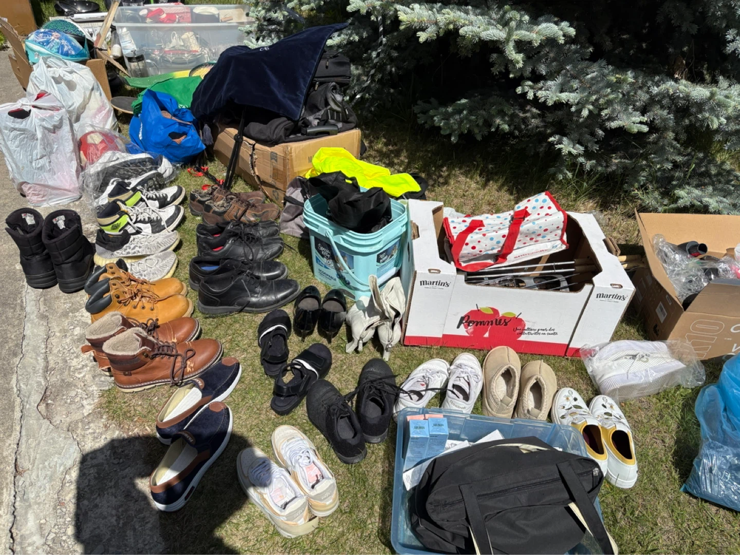Yard sale in Morley trail NW - photo 2