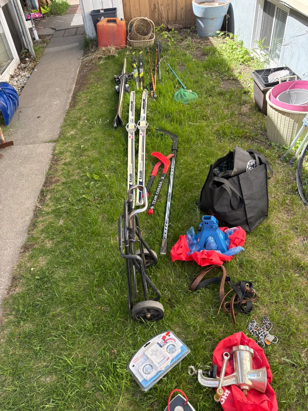 Yard sale in Morley trail NW
