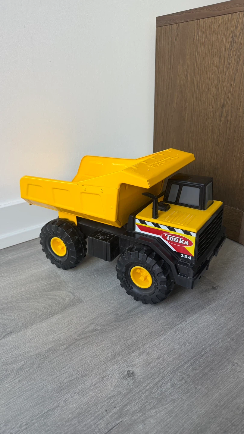 Classic Tonka Dump Truck Toy - photo 3