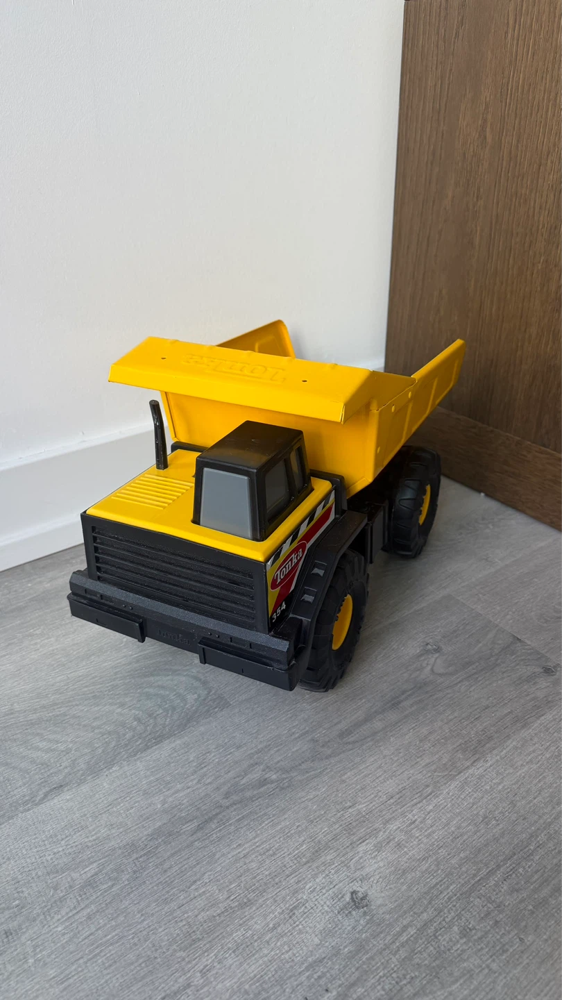Classic Tonka Dump Truck Toy - photo 2