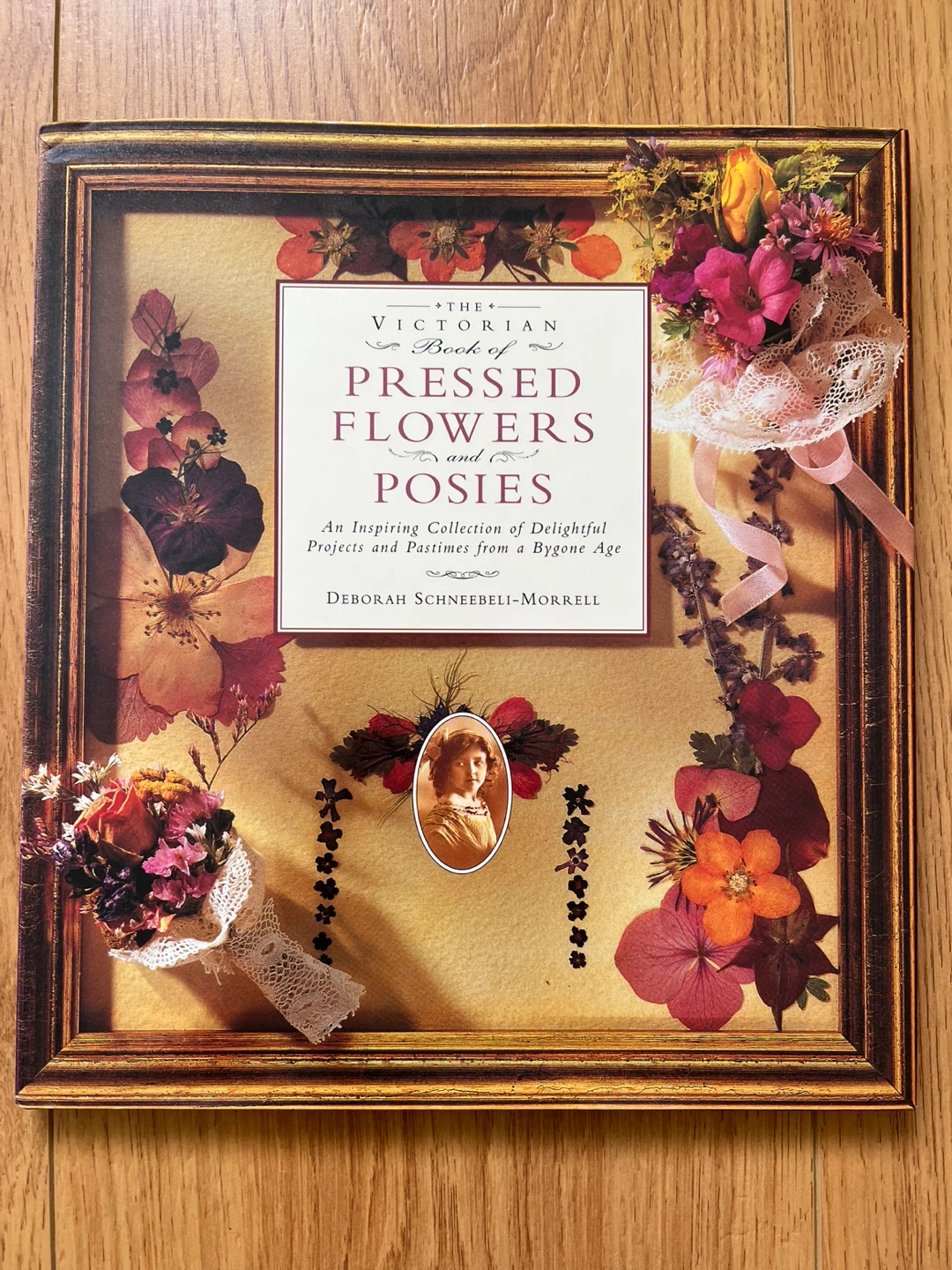 The Victorian Book of Pressed Flowers and Posies