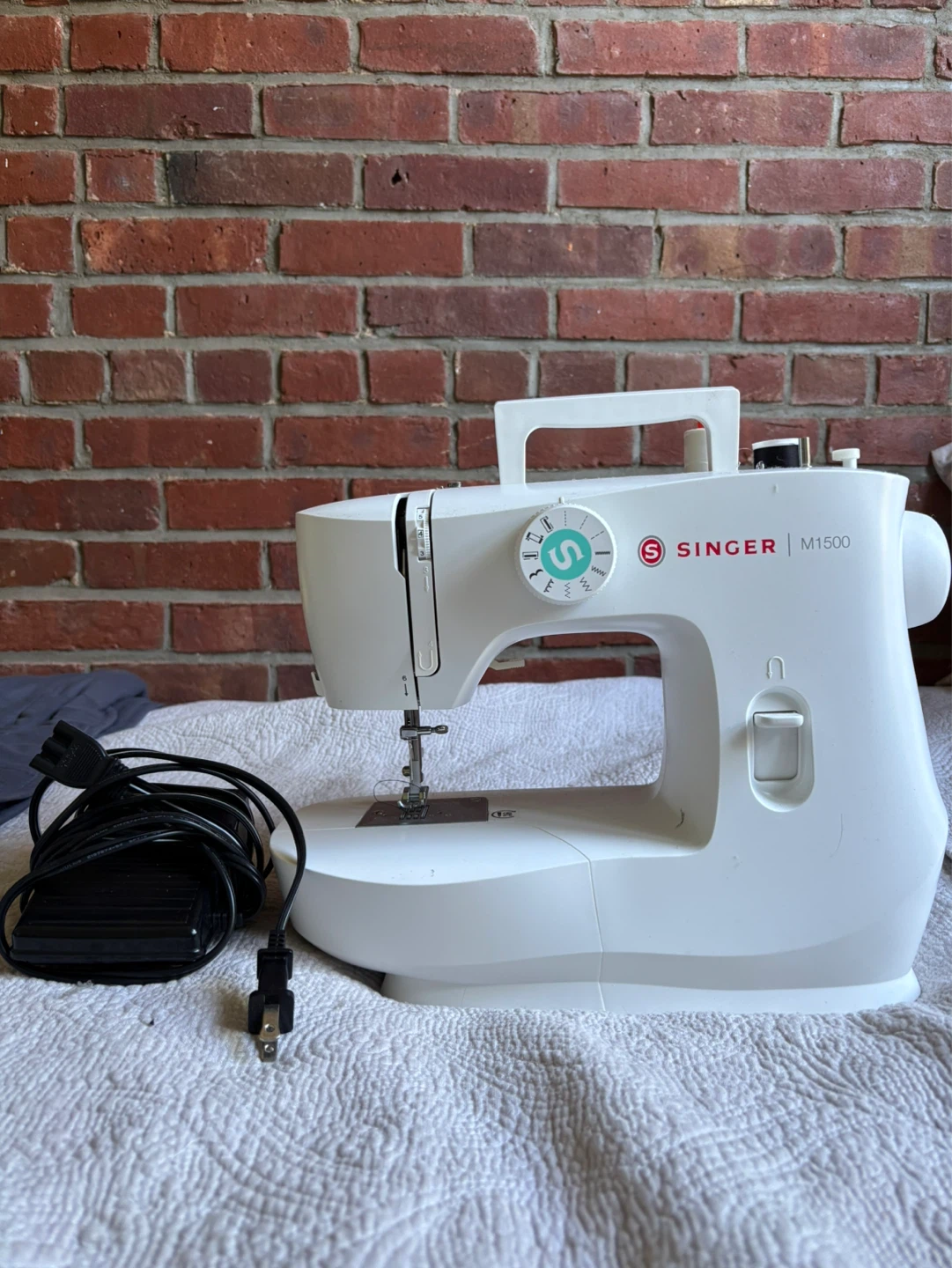 Singer M1500 Sewing Machine