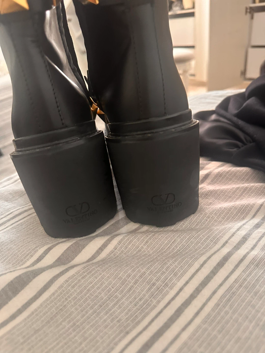 Valentino Rockstud Black Leather Ankle Boots - photo 5