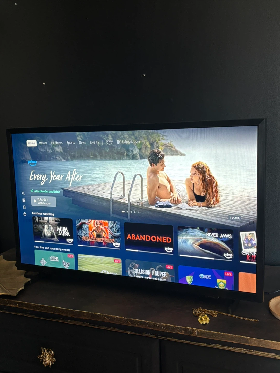 32 inch Samsung Smart TV. (New) - photo 2