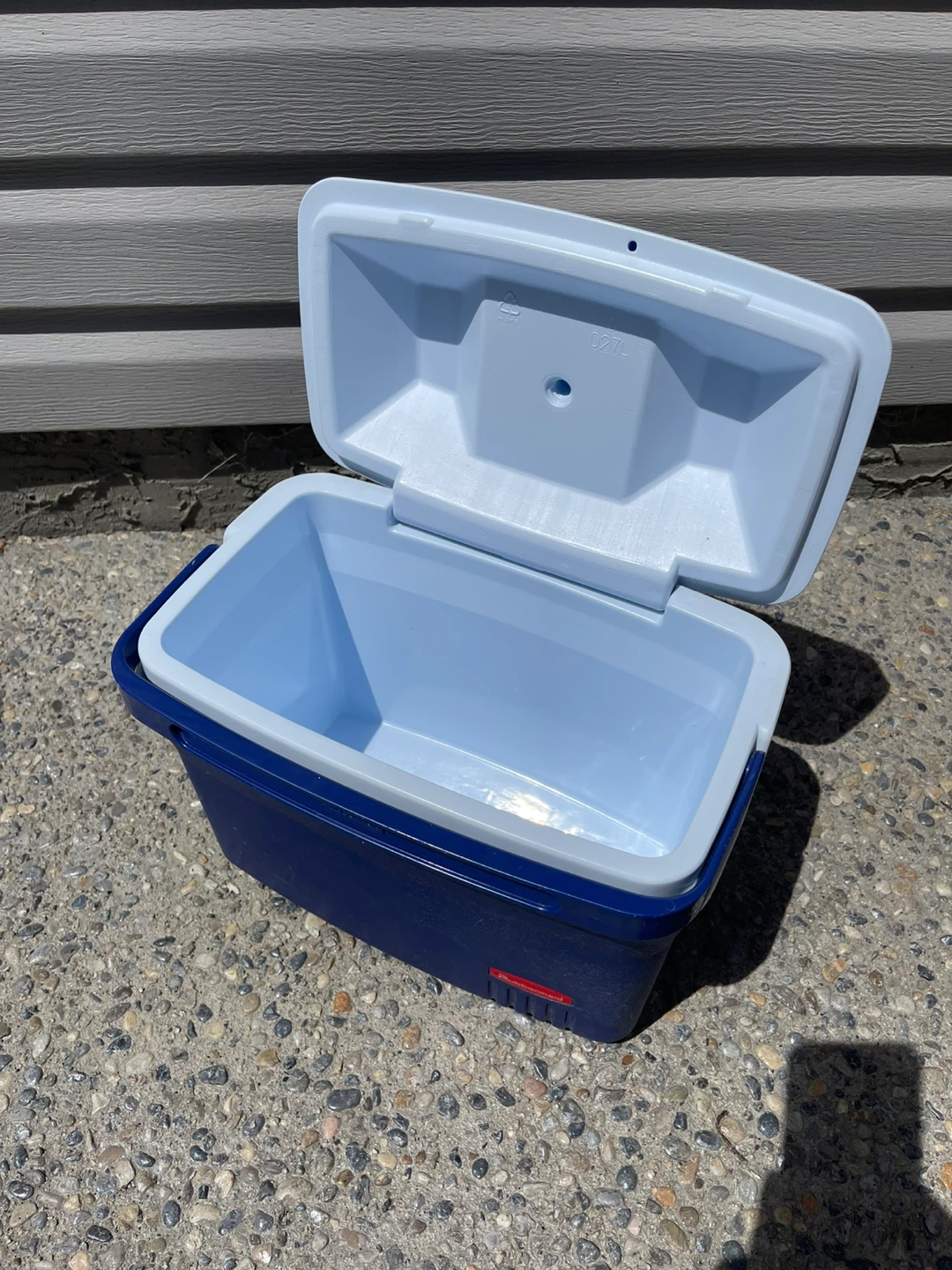 Rubbermaid Cooler - photo 2