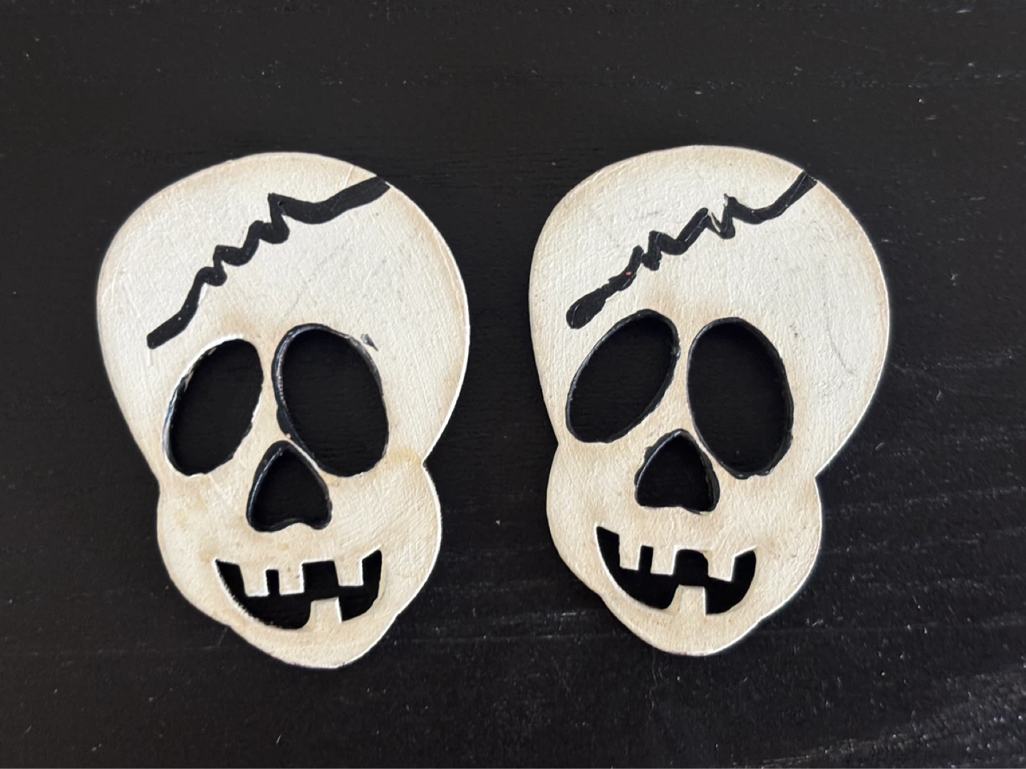 2 Small Skull Magnets