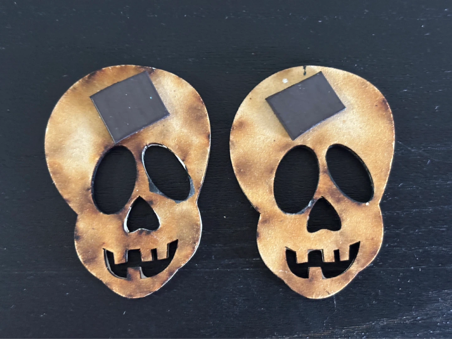 2 Small Skull Magnets - photo 2