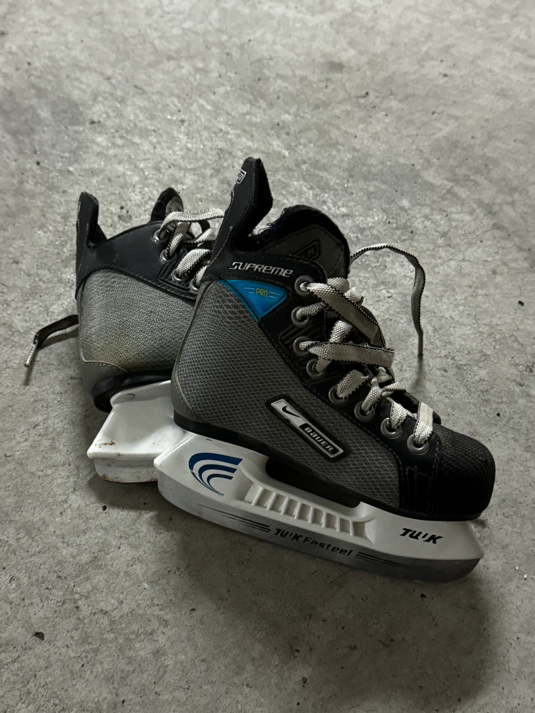 Bauer Supreme Pro Skates - Size 11Y, Tuuk Fasteel