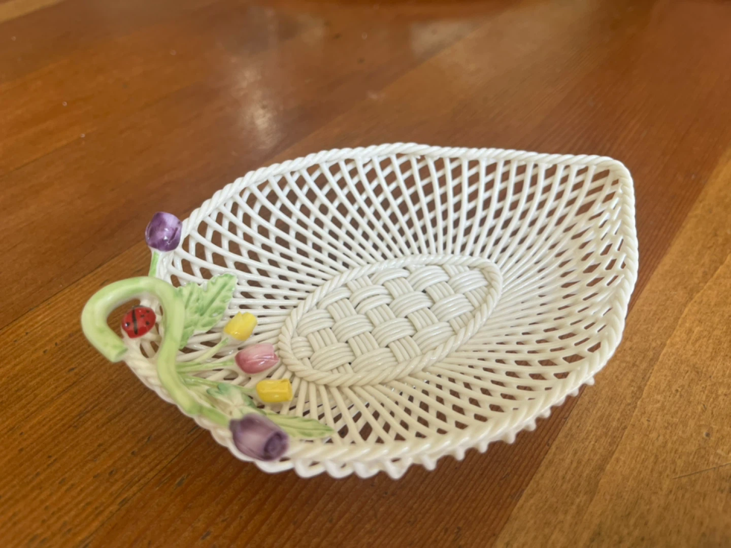 Belleek Rose Bud Leaf Basket - photo 3