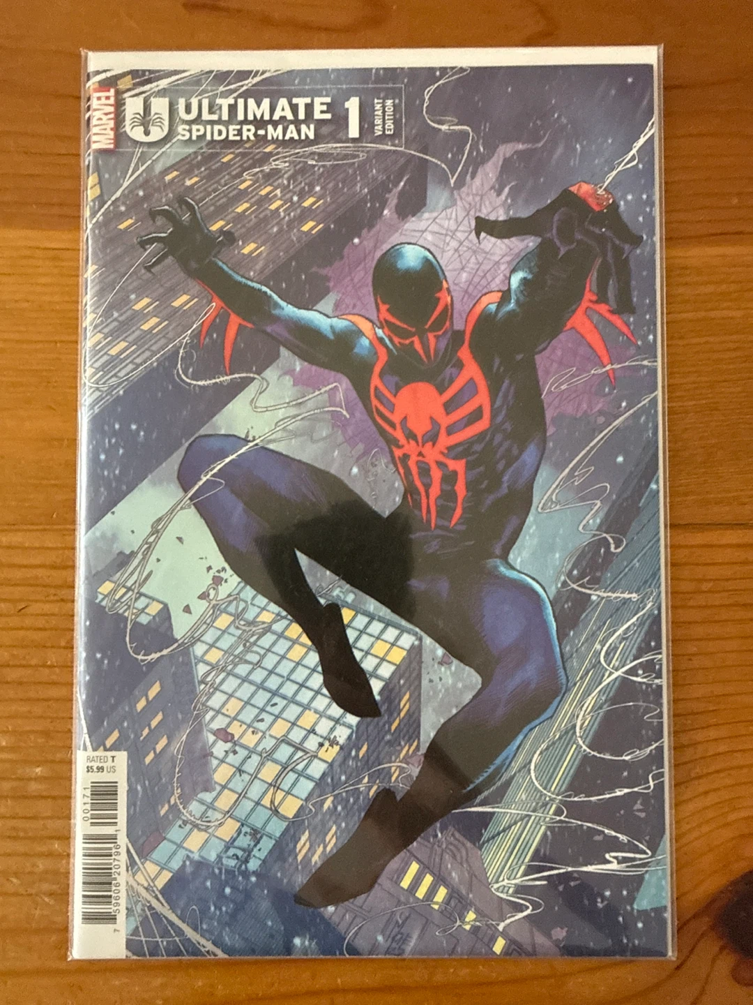 Hickman comic lot (includes Ultimate Spider-Man 1 variant)