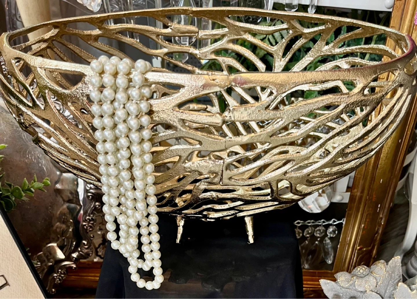 BEAUTIFUL GOLD BOWL DECOR