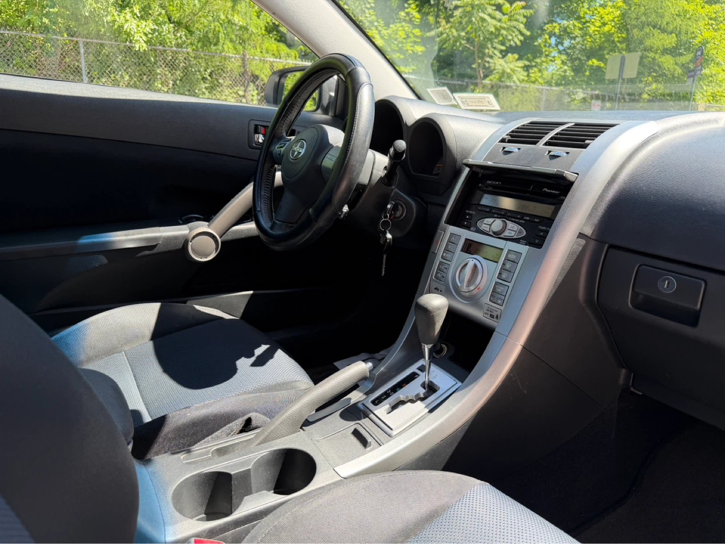 2010White Scion tC Coupe - photo 5