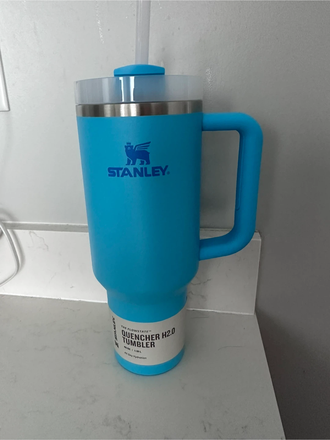 New Stanley Quencher H2.0 Tumbler 40oz Splash Color