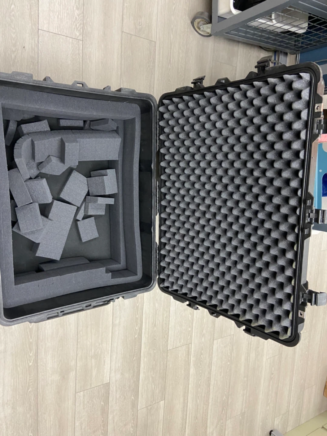 Pelican Air Case  model 1630   32  x 25 x 18. inches - photo 3