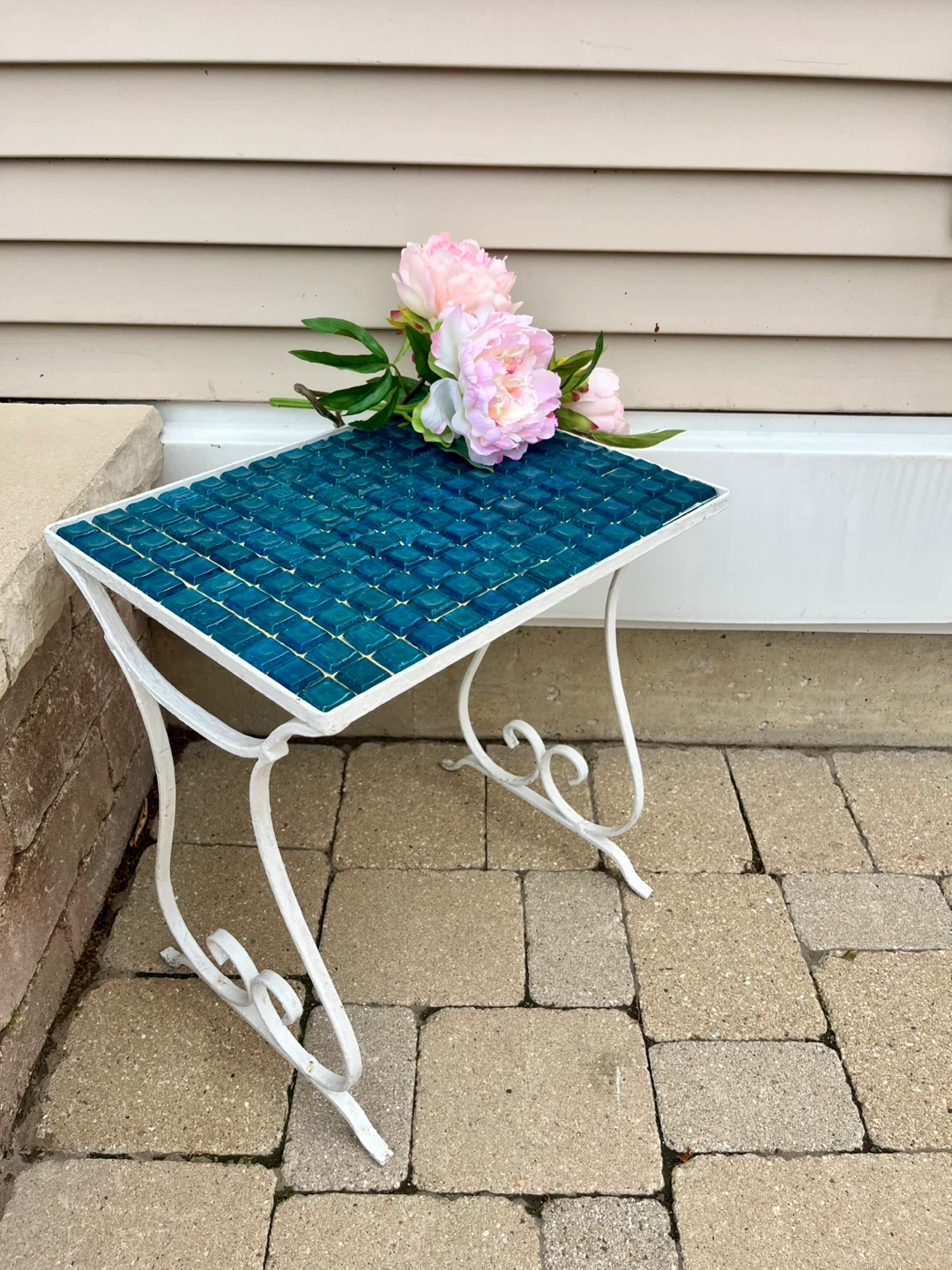 BLUE & WHITE TABLE - photo 2