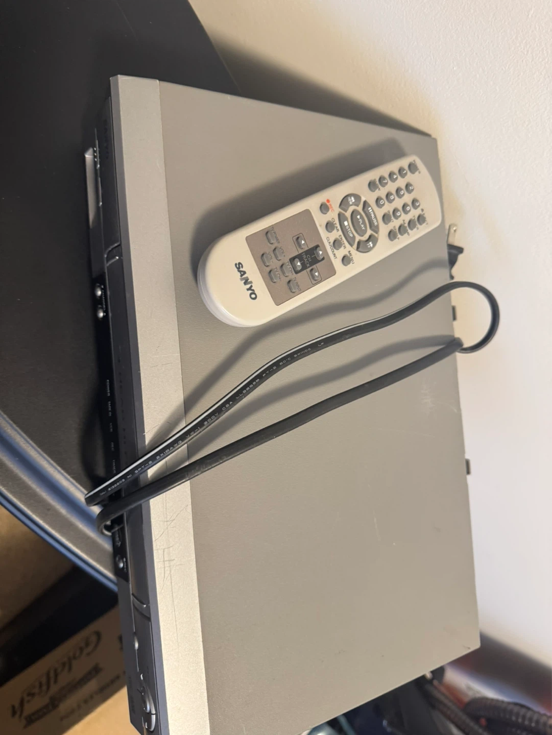 Sanyo VHS VCR with Remote. - photo 2