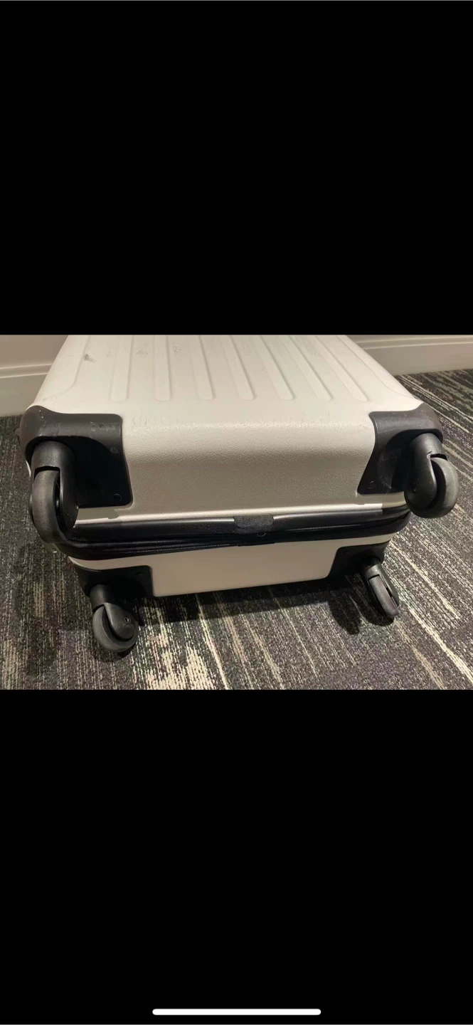 26" White Hardside Spinner Luggage - photo 2