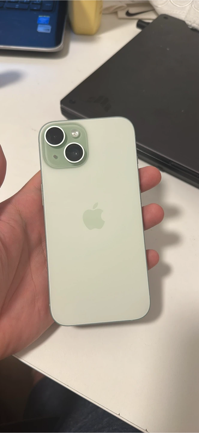 Apple iPhone 15 - photo 2