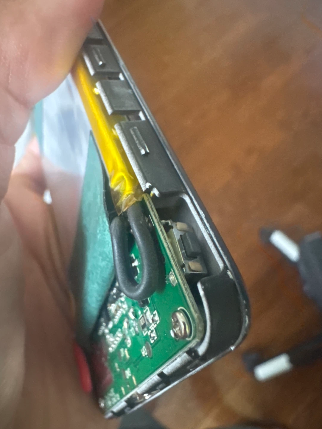 Broken NUTECH 5000 mAh Power Bank - photo 2