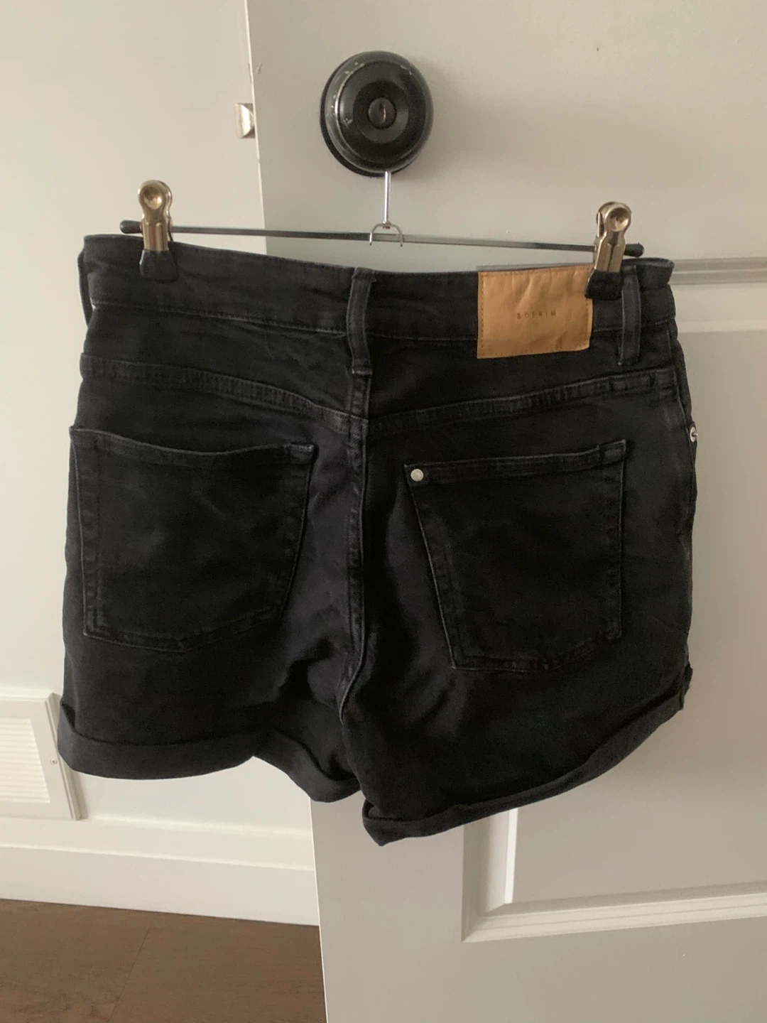 H&M Black Mom Shorts Size US 4 - photo 2
