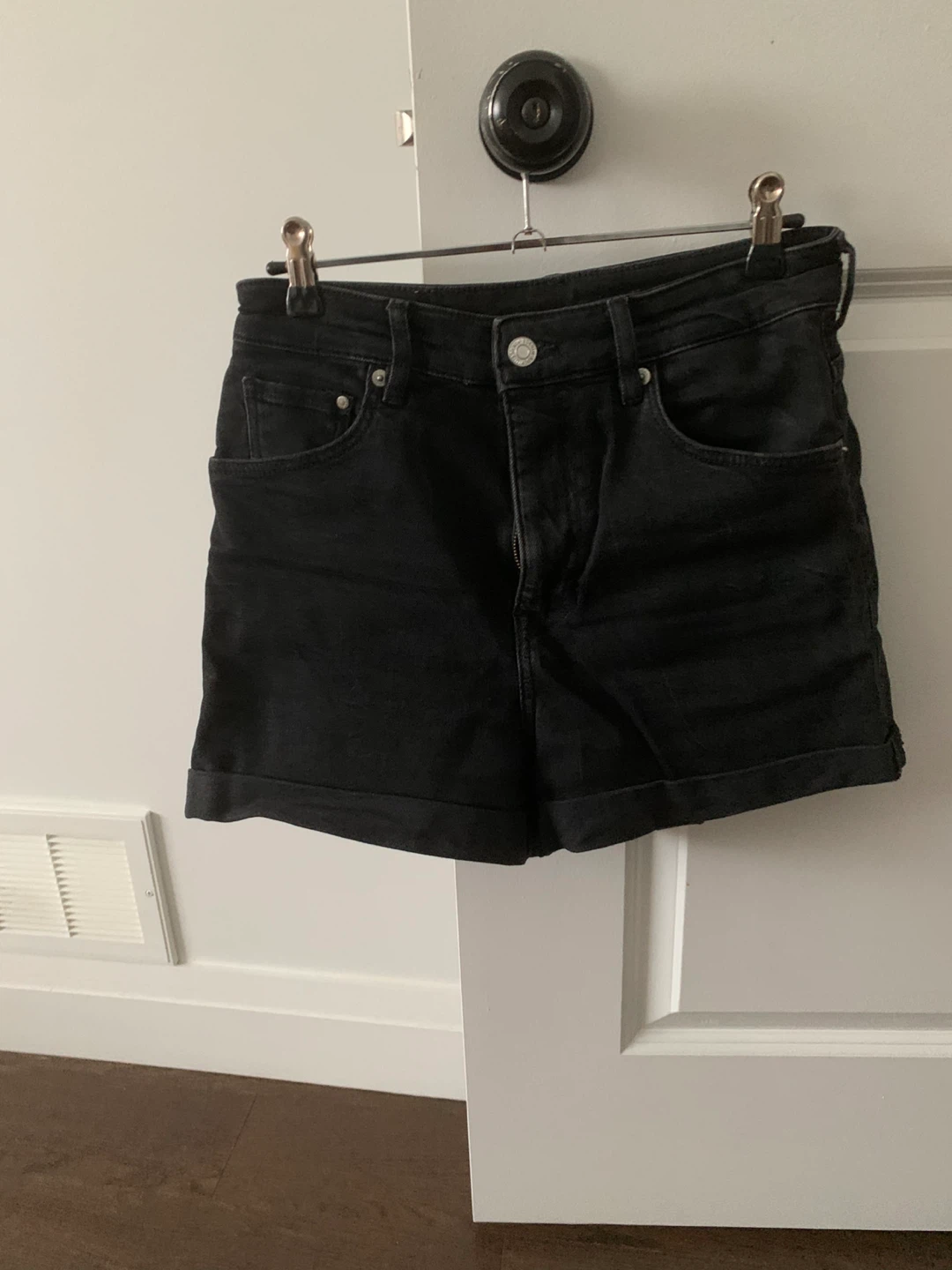 H&M Black Mom Shorts Size US 4