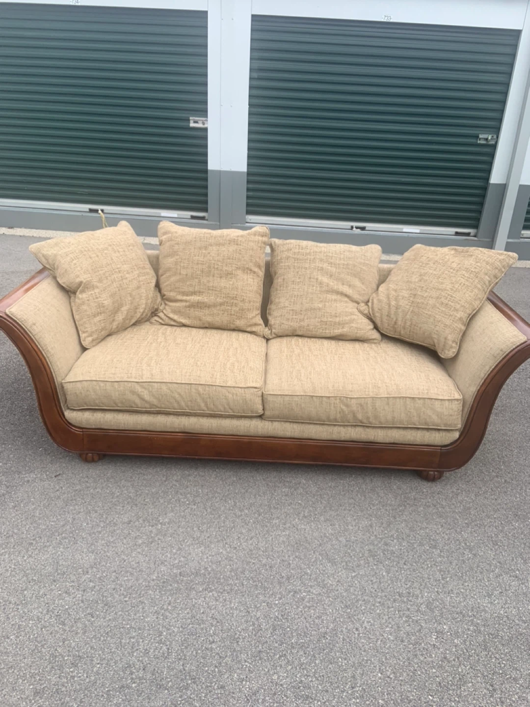 Sofa with upholstered cushions - photo 2