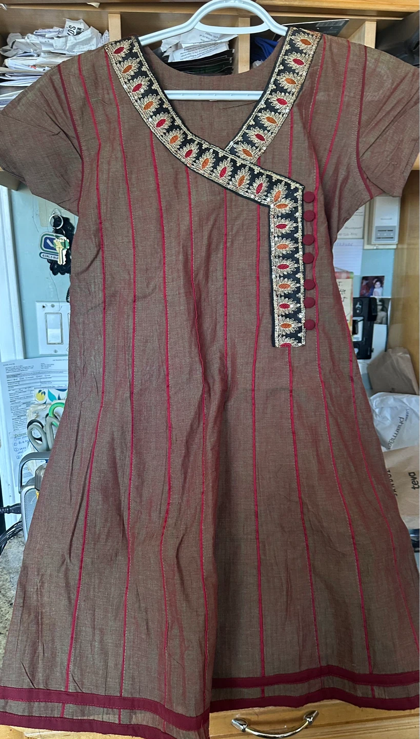Brown Kurti with Red Stripes and Embroidered Neckline Size M - photo 2