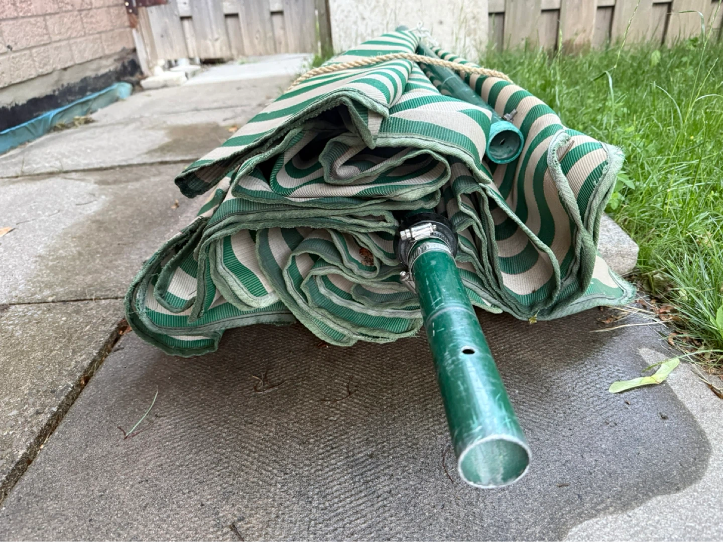 Gracious Living Patio Umbrella with Base included