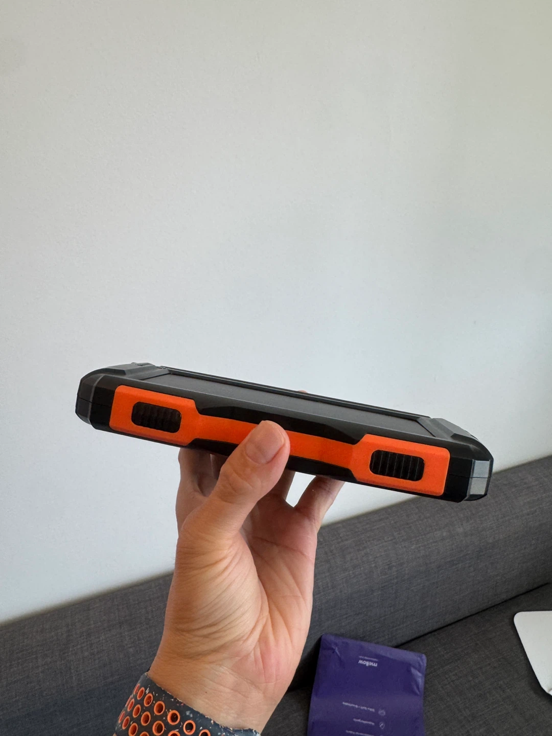 Rugged Solar Power Bank with Flashlight 4280 MaH - photo 2
