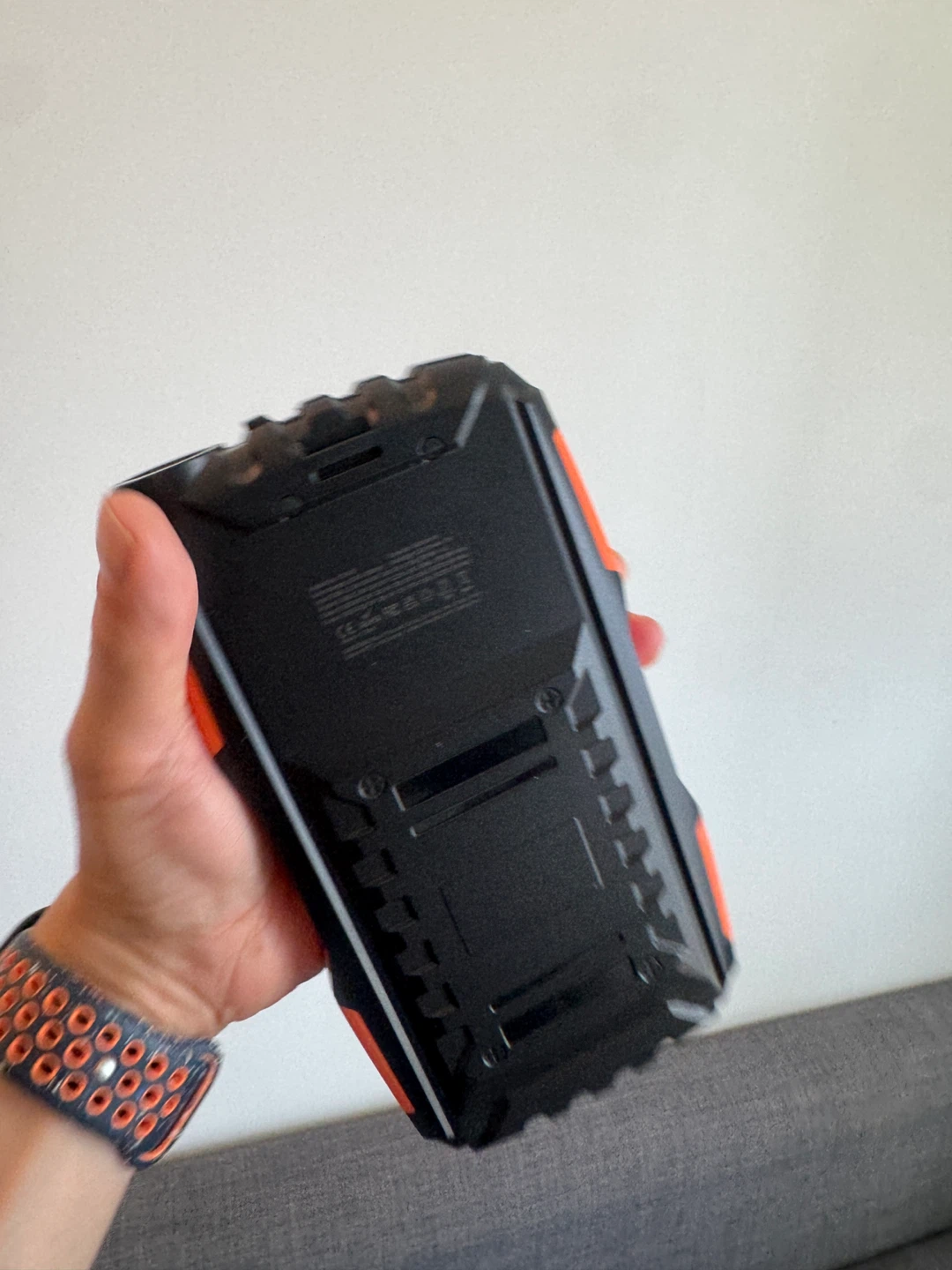 Rugged Solar Power Bank with Flashlight 4280 MaH - photo 4