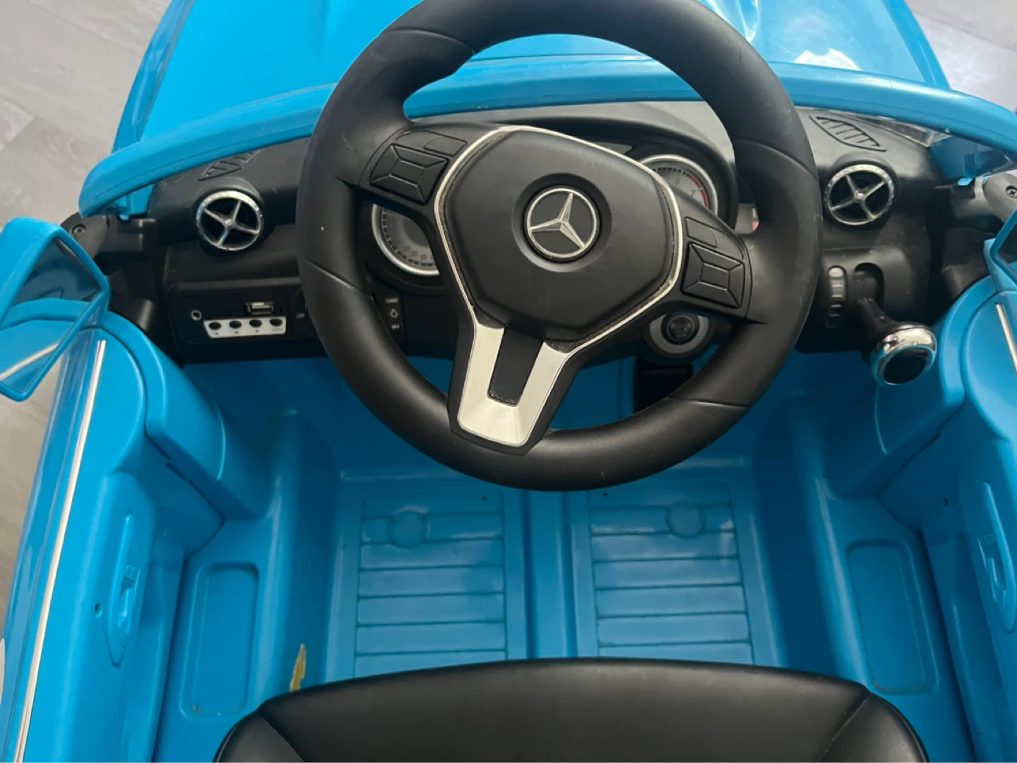 Kids Ride-On Electric Car - Blue Mercedes-Benz GLA-Class - photo 4
