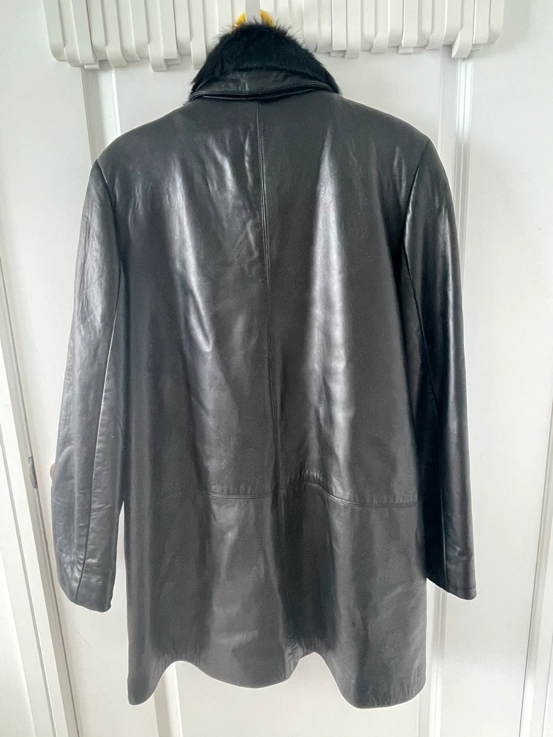 Women’s Danier Black Leather Coat with Fur Collar - photo 2