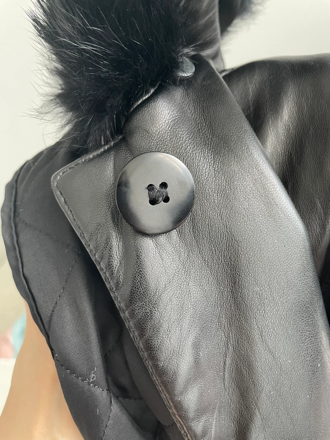 Women’s Danier Black Leather Coat with Fur Collar - photo 5