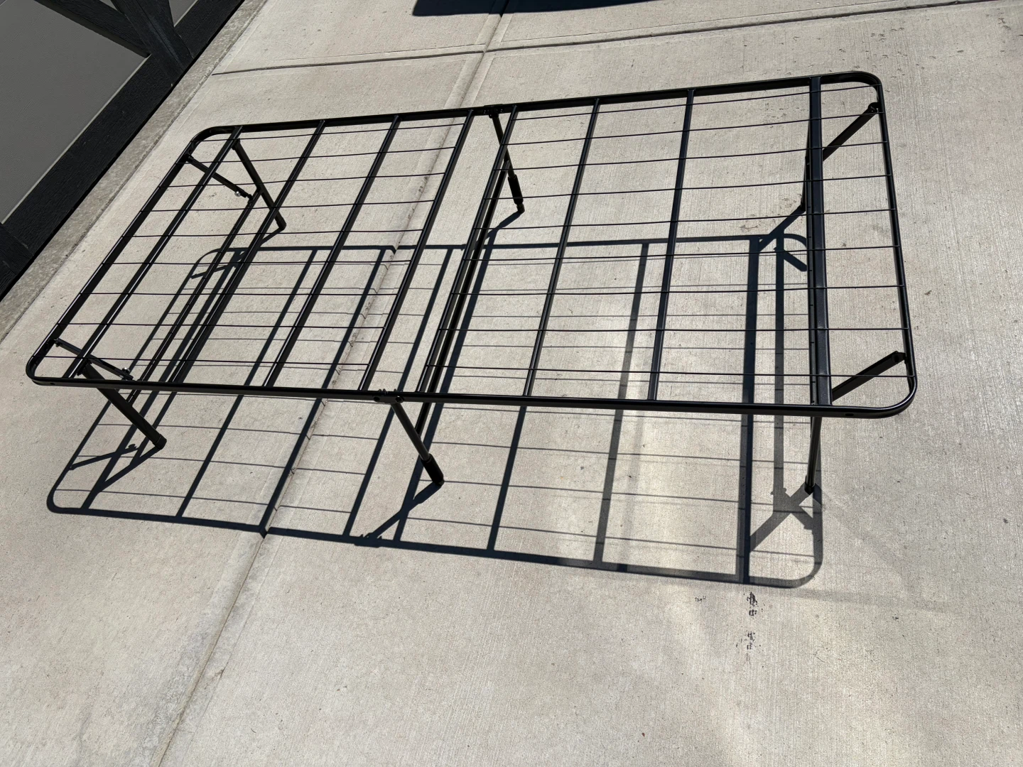 Twin size bed metal frame - photo 2