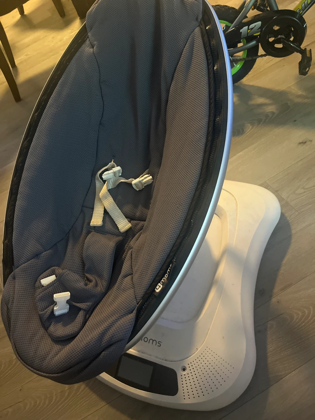 4moms RockaRoo Baby Rocker with Floral Insert