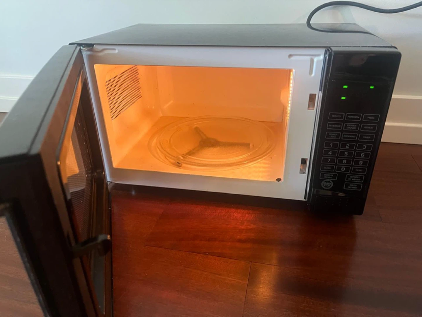 Black GE Microwave Oven