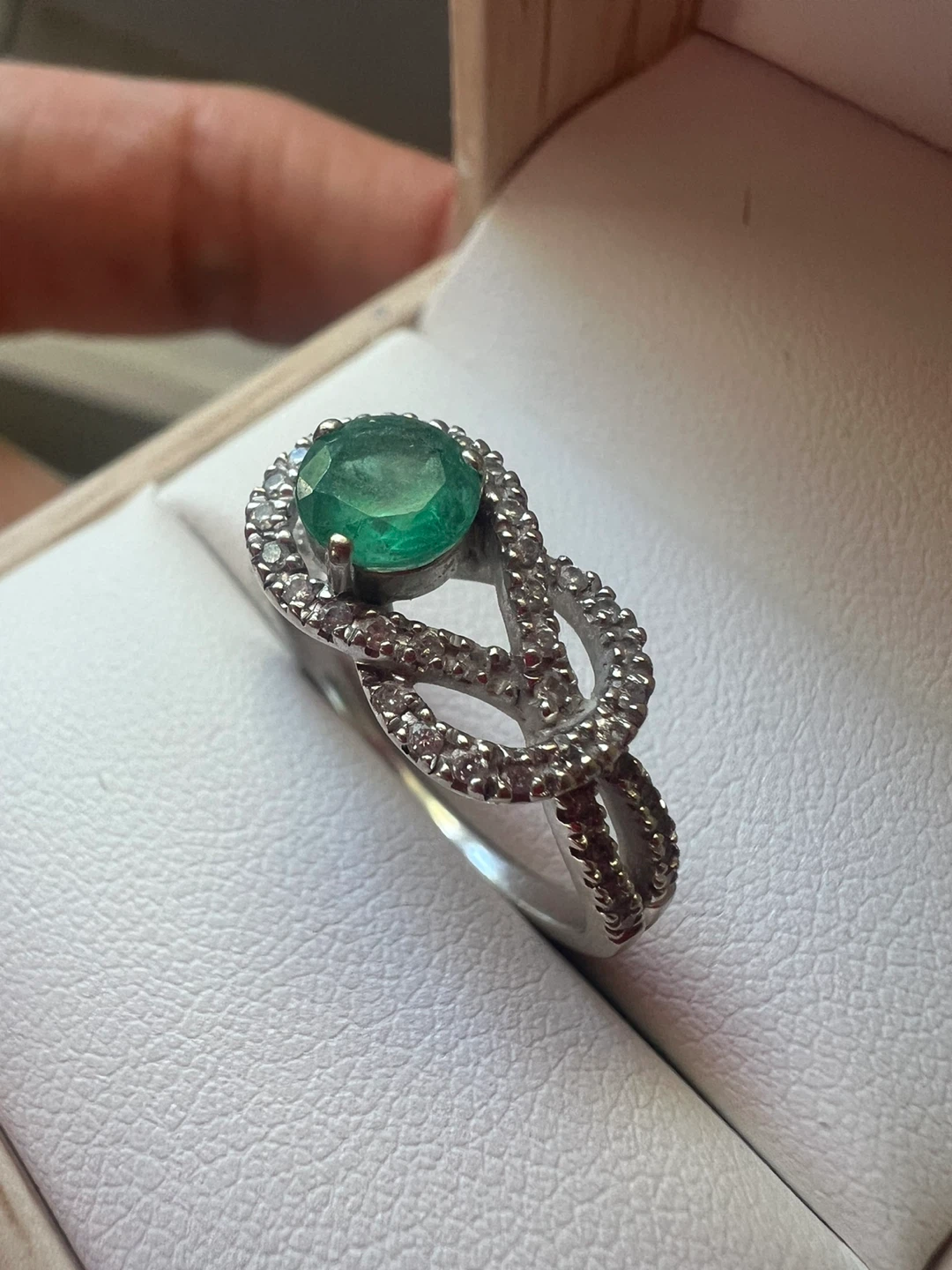 14k Gold Emerald and Diamond Ring - photo 2