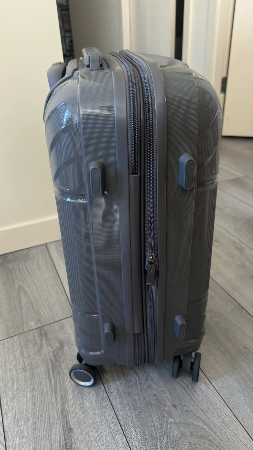 Carry on bag - TSA lock - used once - in great condition - photo 3