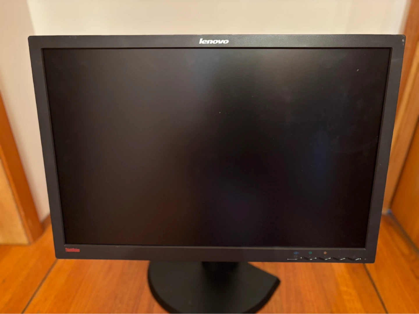 Lenovo ThinkVision Monitor – DisplayPort, DVI, VGA + USB Hub